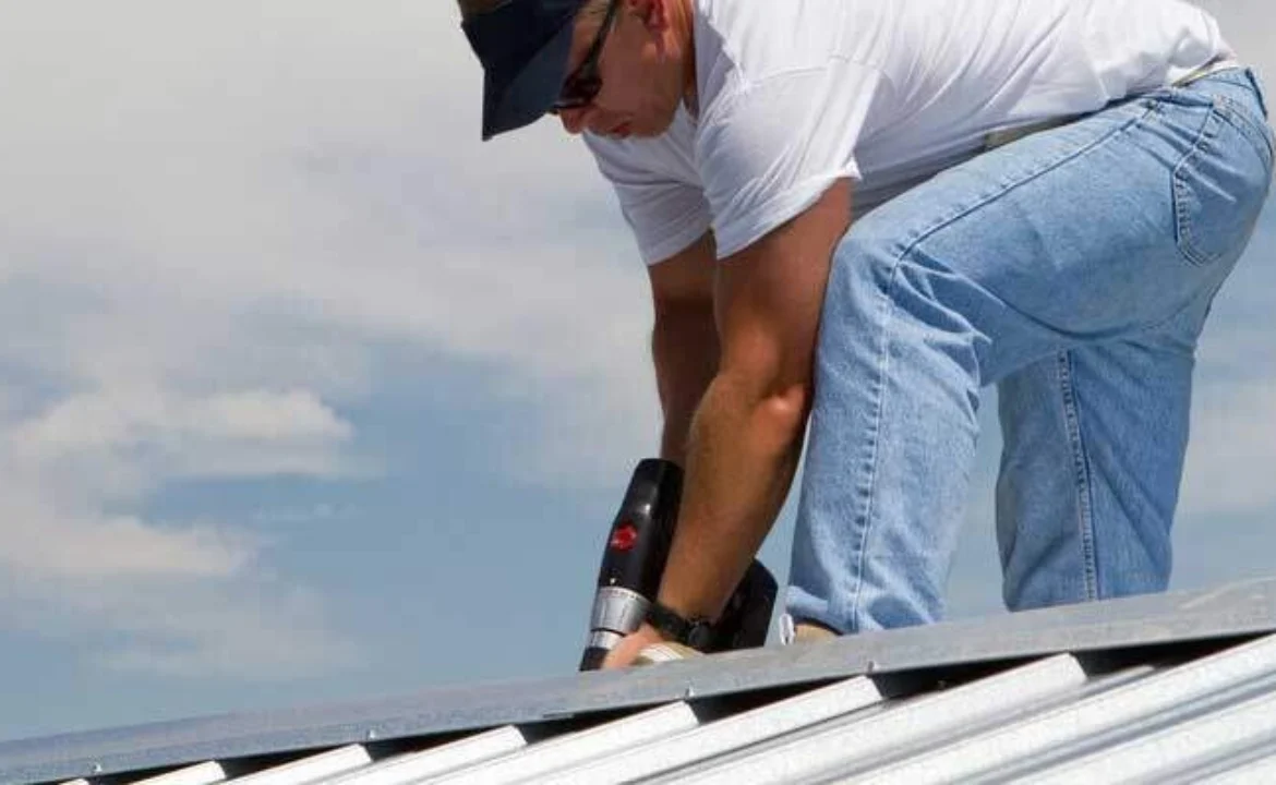 can_you_walk_on_insulated_roof_panels_XiK