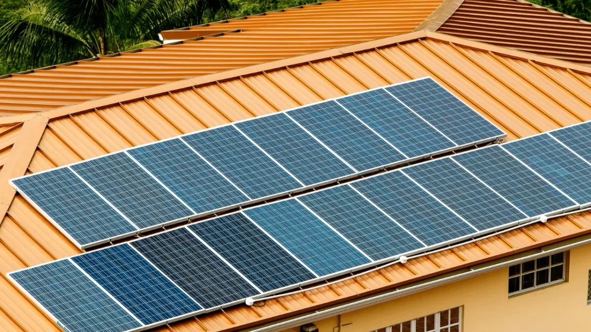 do_solar_panels_help_insulate_your_roof_CrQ