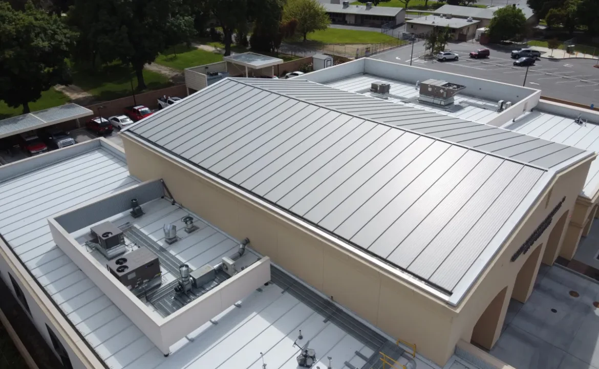 how_far_can_insulated_roof_panels_span_F2v