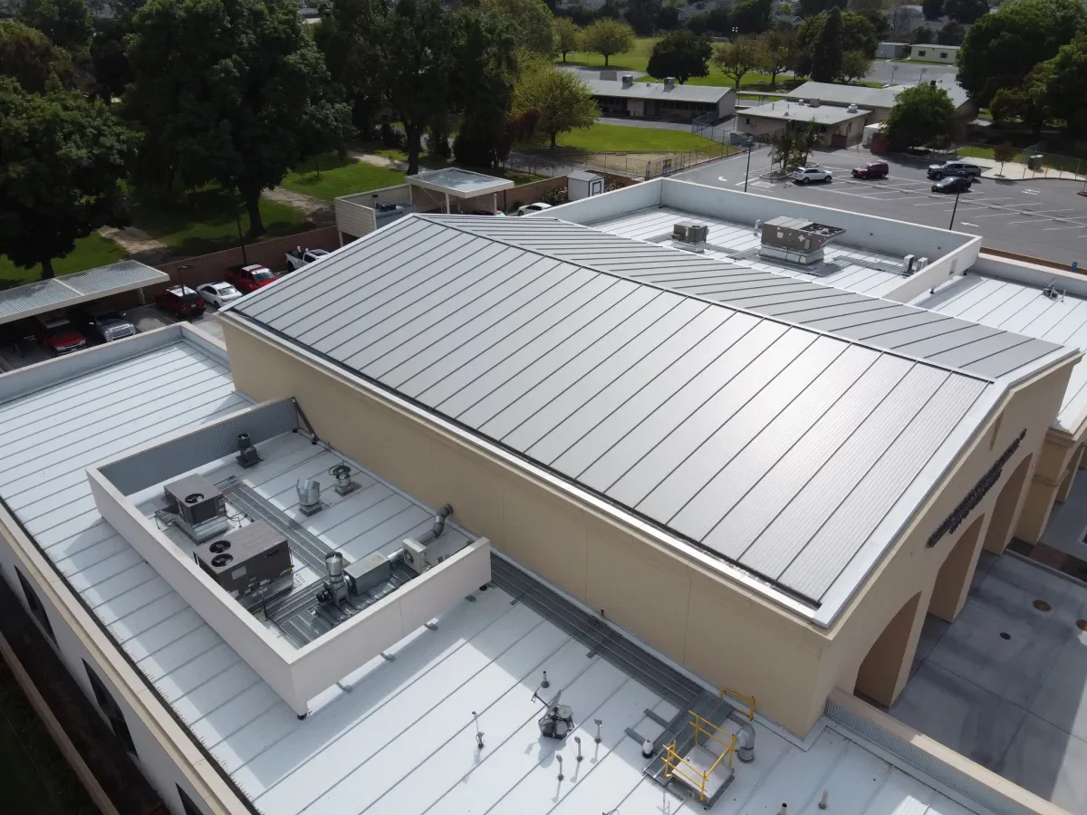 how_far_can_insulated_roof_panels_span_F2v